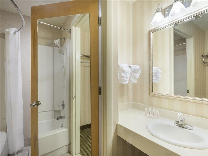 Ramada By Wyndham Columbus North Hotell Westerville Exteriör bild