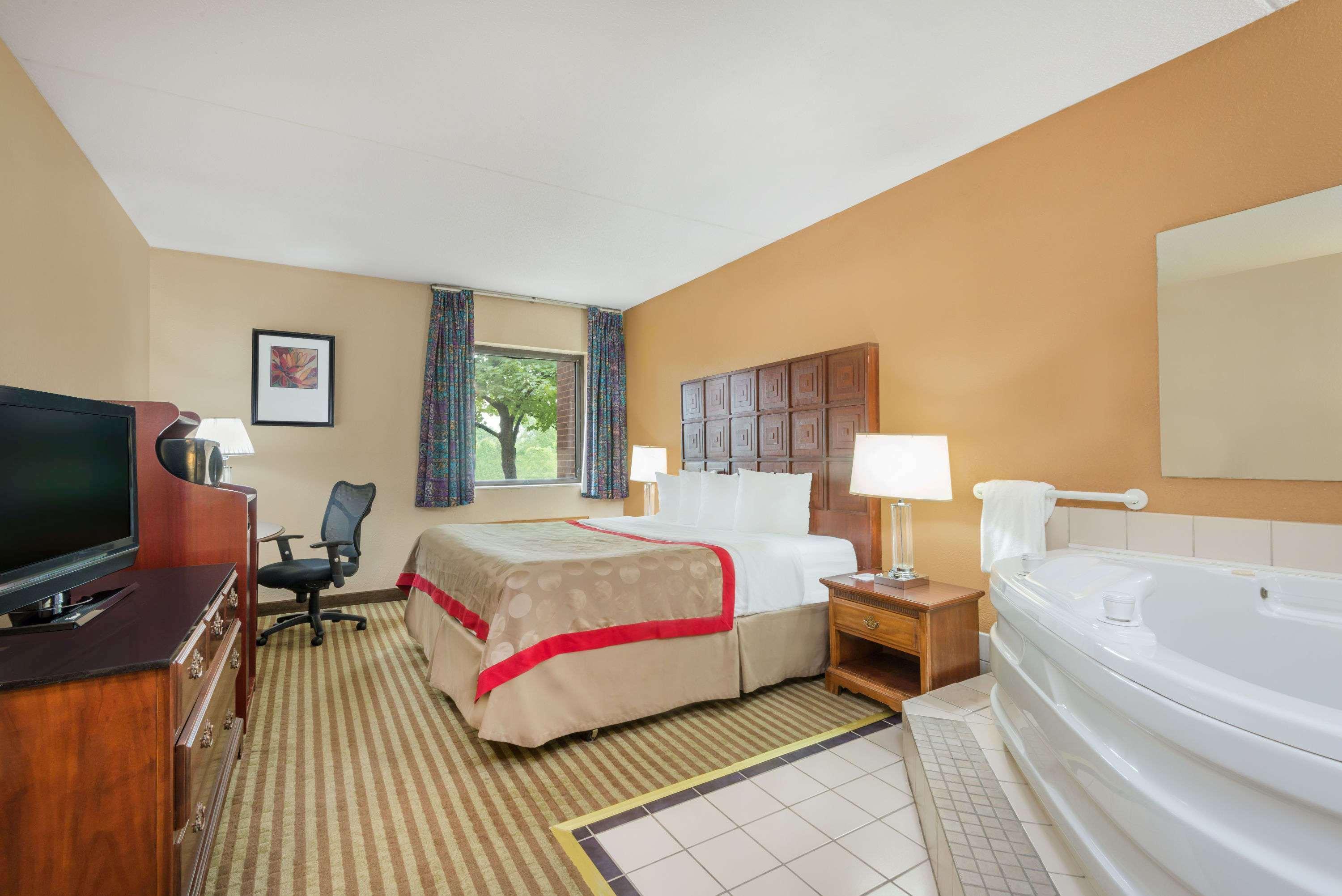 Ramada By Wyndham Columbus North Hotell Westerville Exteriör bild