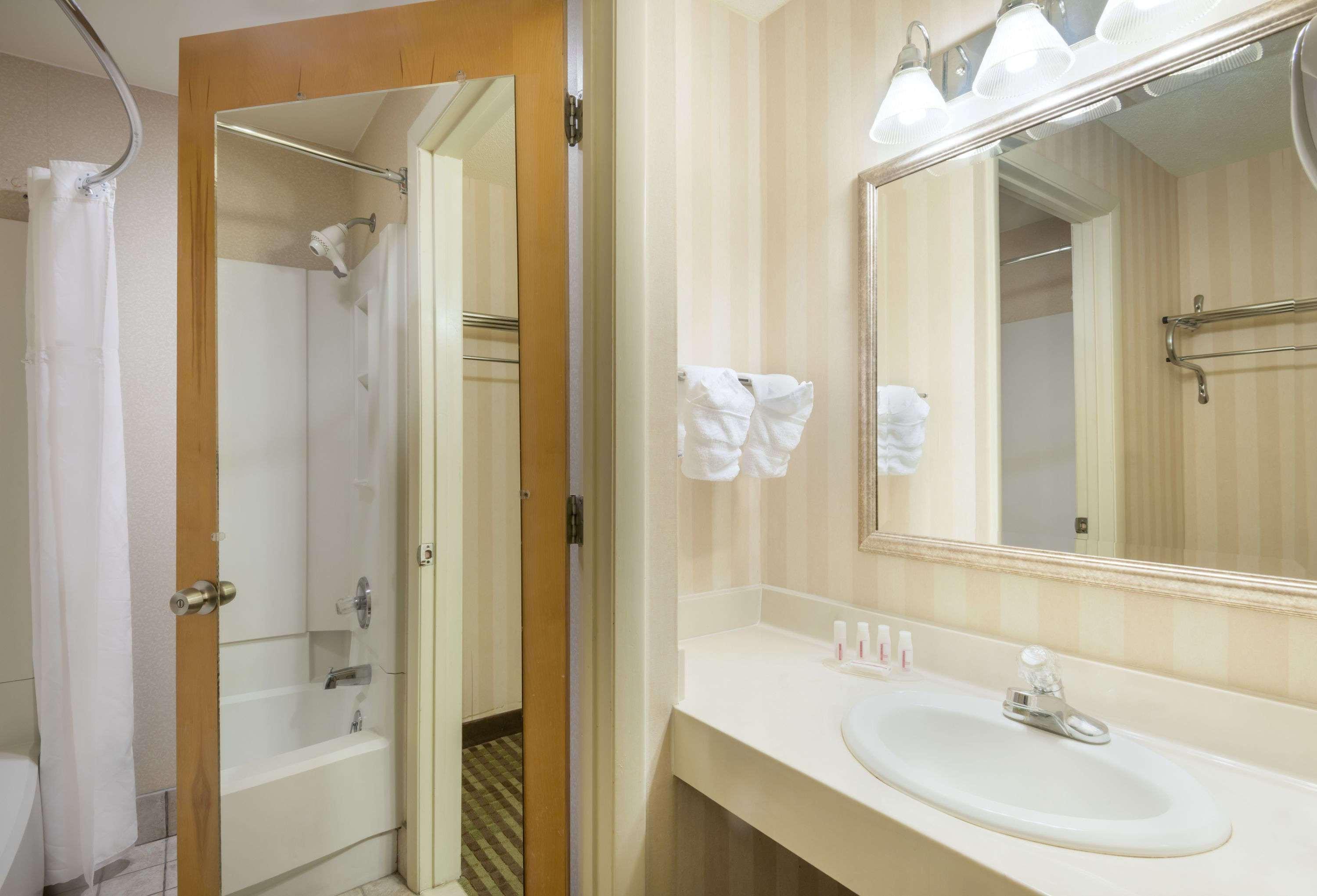 Ramada By Wyndham Columbus North Hotell Westerville Exteriör bild
